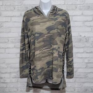 Young at Heart Hooded Camo Open Back Eyelet Trim Long Sleeve Shirt Womens Small